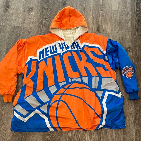 NBA Knicks Reversible Oversized Sherpa Blanket Hoodie Sweatshirt ONE SIZE - Picture 3 of 8
